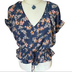 Sienna Sky NWT Blue Floral V Neck Top Size:Medium